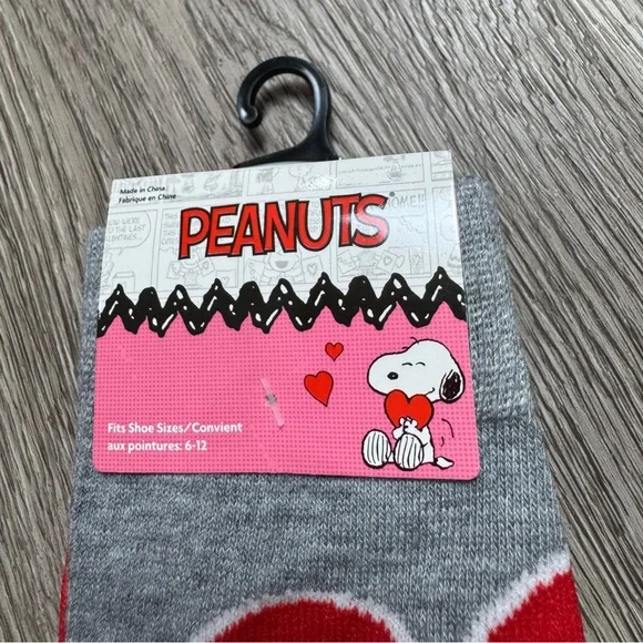 Peanuts Snoopy Valentine Crew Socks Size 9-13 NWT - Picture 2 of 3